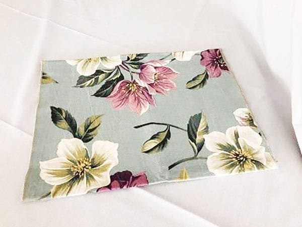 Caminho De Mesa Florido